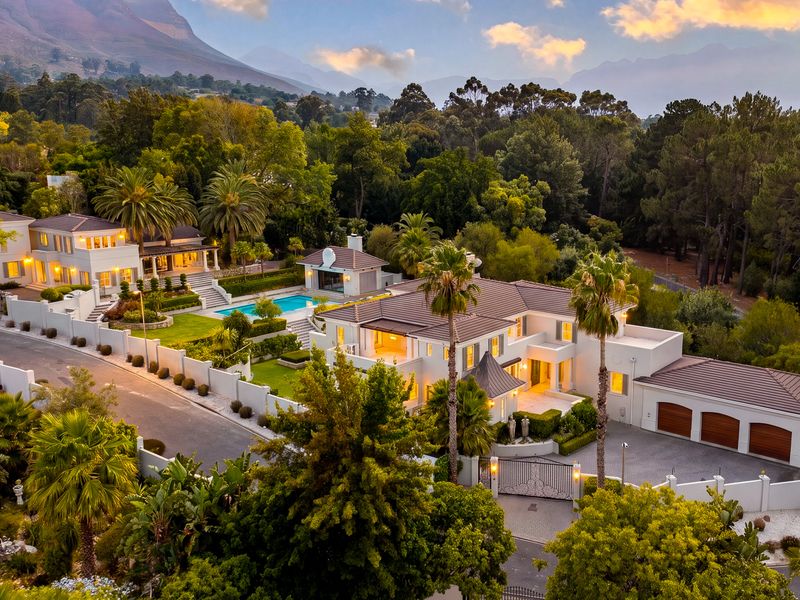 Two incredible large luxury homes on a beautiful plot in the heart of Parel Vallei with views