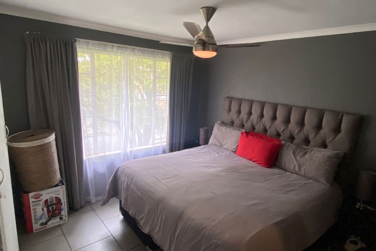 Modern Top Floor Two-Bedroom Apartment. - Photo 5