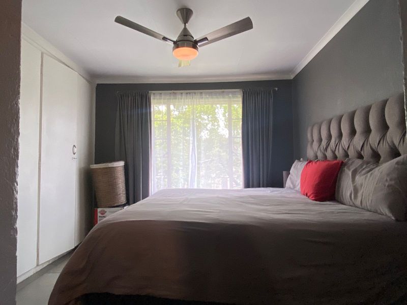 Modern Top Floor Two-Bedroom Apartment. - Photo 6