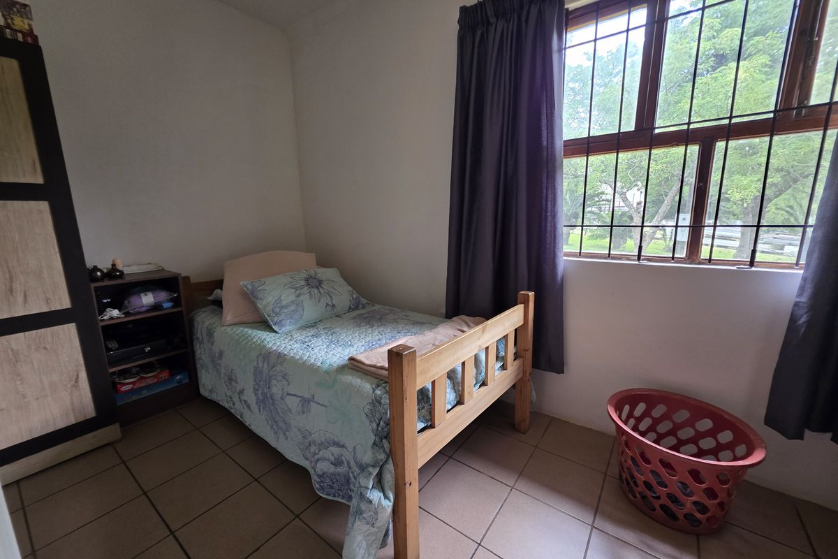 Versatile Farm Property with 4-Bedroom Home, Two Granny Flats & Extensive Facilities - Photo 4