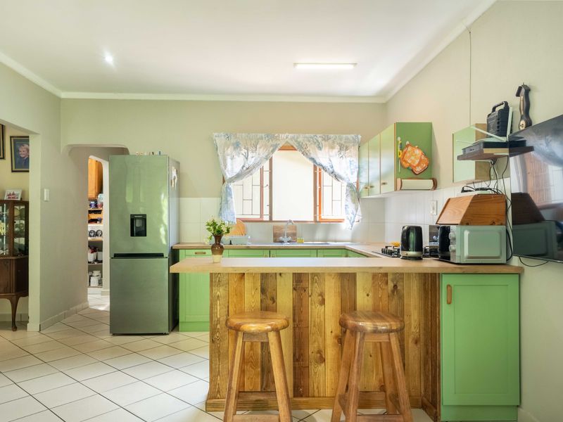 Luxury Non-distressed Harcourts Auction - Bidding to start from R1 030 000 and up!! - Photo 3