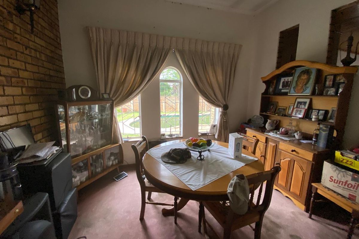 Stunning 3-bedroom house in Vanderbijlpark SE 7, perfect for family living—your dream home awaits! - Photo 2