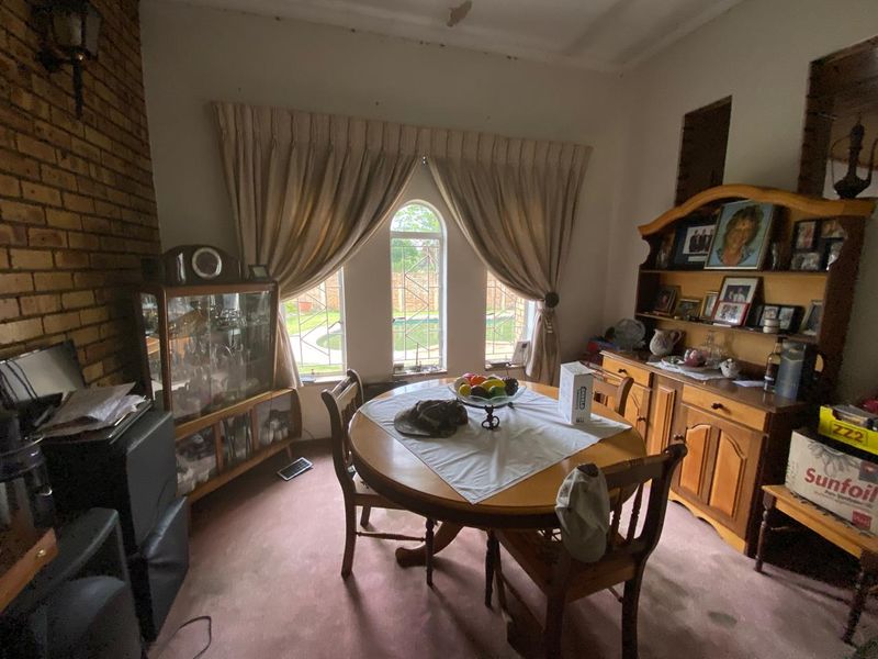 Stunning 3-bedroom house in Vanderbijlpark SE 7, perfect for family living—your dream home awaits! - Photo 2