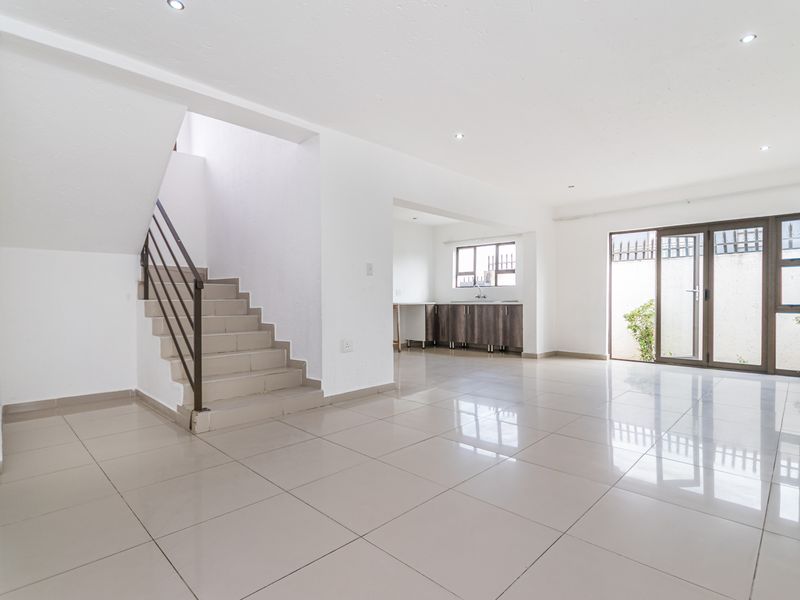 4 Bedroomed House, With Additional Space For A 5th Bedroom, For Sale In Naledi ! - Photo 3