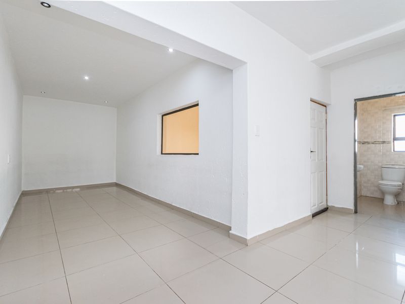 4 Bedroomed House, With Additional Space For A 5th Bedroom, For Sale In Naledi ! - Photo 8