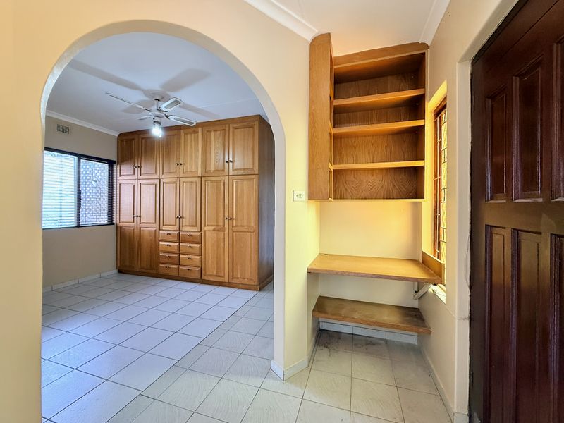 4 Bedroom Coastal Freestanding House with Solar, Pool & Garages - Photo 5