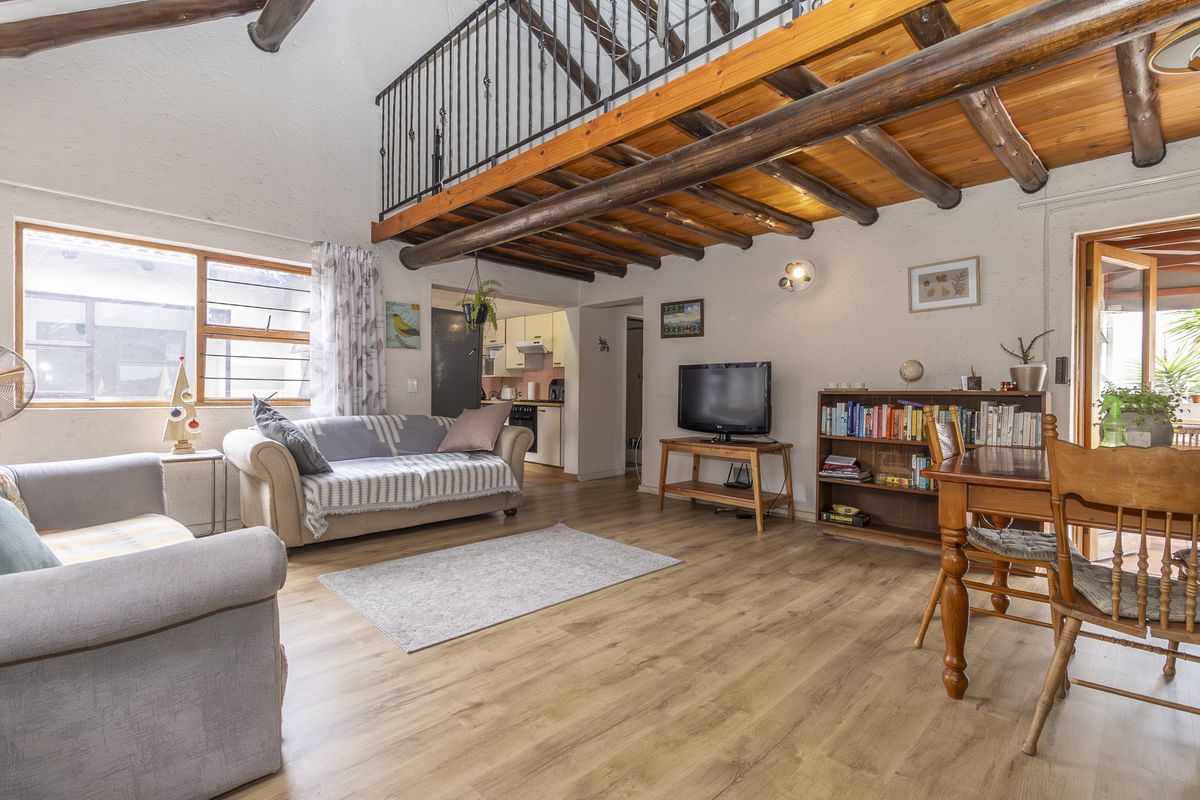 Calling all Investors! - Tenanted Spacious 2-Bed, 2-Bath Loft Apartment with Garage. - Photo 3