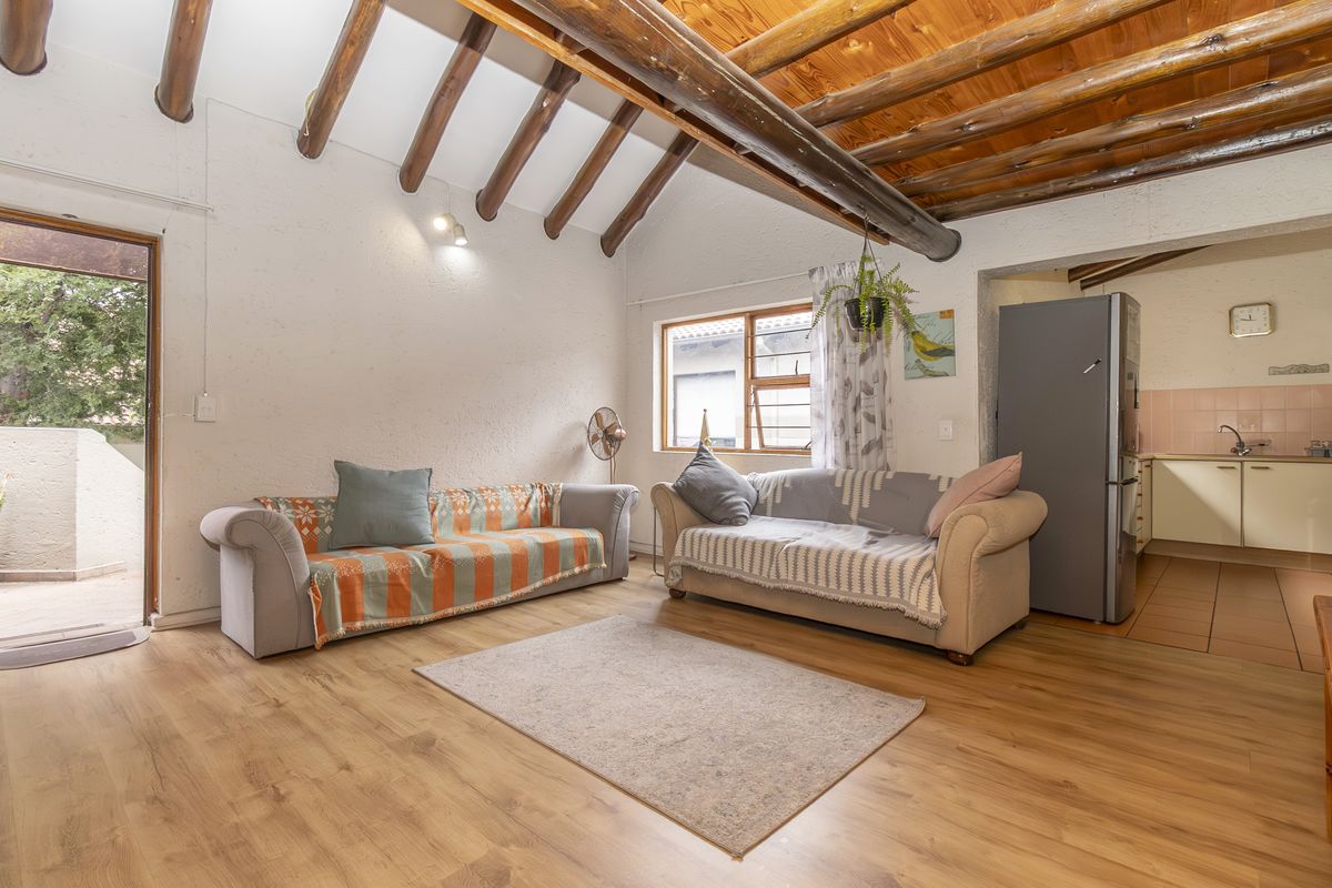 Calling all Investors! - Tenanted Spacious 2-Bed, 2-Bath Loft Apartment with Garage. - Photo 5