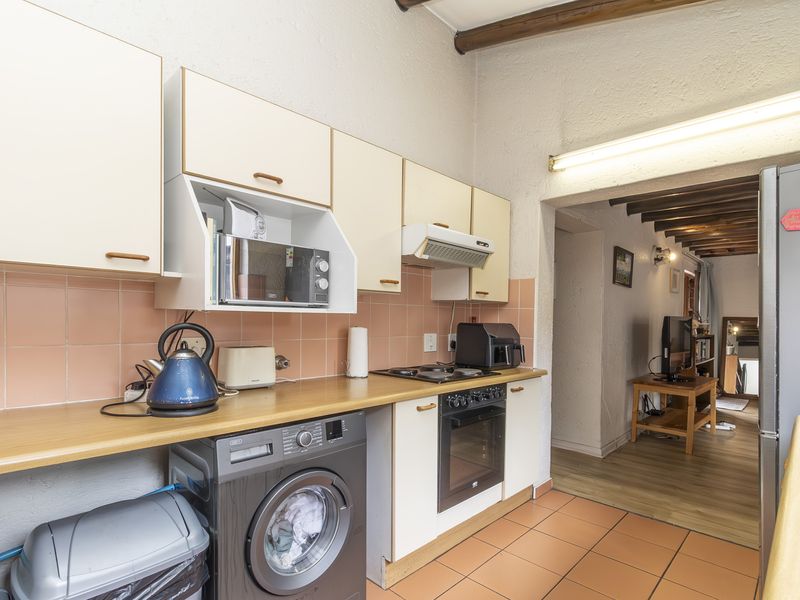 Calling all Investors! - Tenanted Spacious 2-Bed, 2-Bath Loft Apartment with Garage. - Photo 10