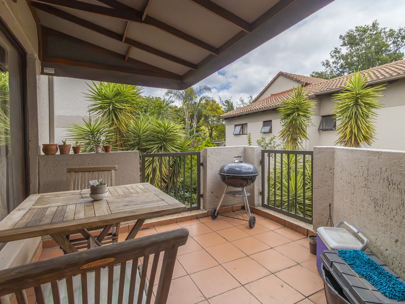 Calling all Investors! - Tenanted Spacious 2-Bed, 2-Bath Loft Apartment with Garage. - Photo 6
