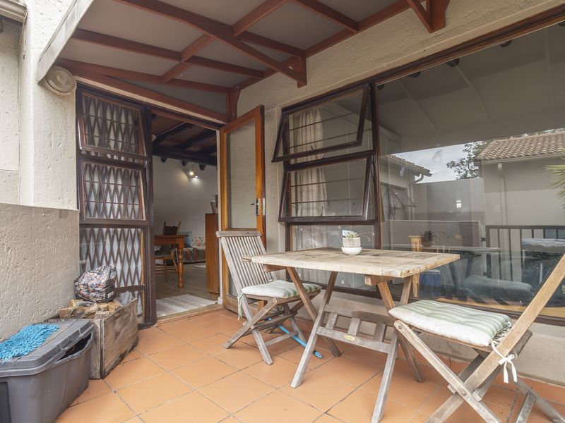 Calling all Investors! - Tenanted Spacious 2-Bed, 2-Bath Loft Apartment with Garage. - Photo 7