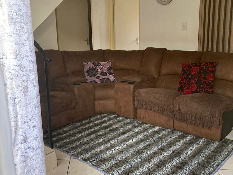 Stylish 3-Bedroom Duplex in Secure Dawn Park – Modern Living at Its Best! - Photo 9