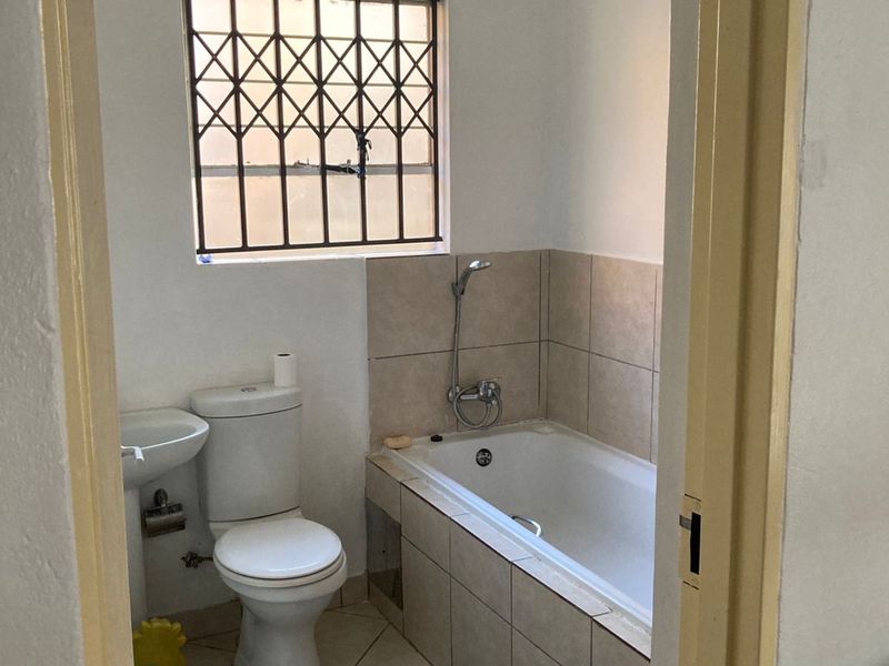 Stylish 3-Bedroom Duplex in Secure Dawn Park – Modern Living at Its Best! - Photo 8