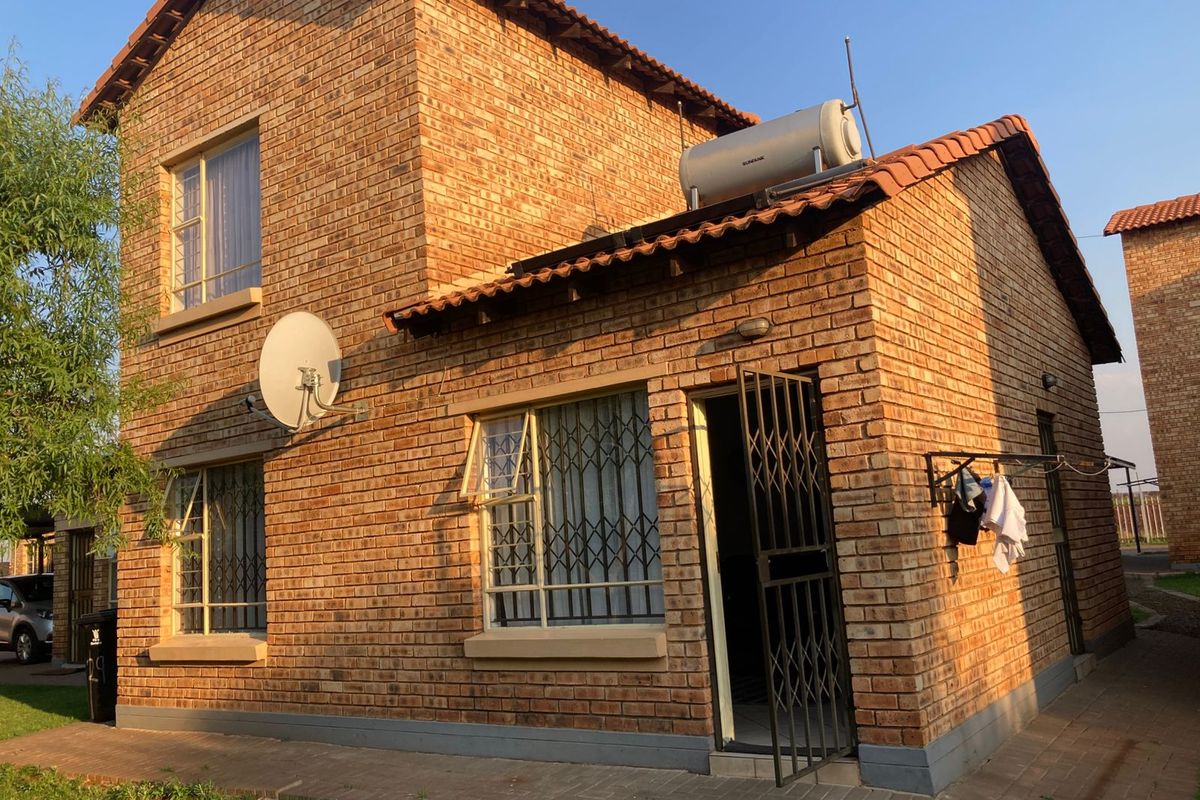 Stylish 3-Bedroom Duplex in Secure Dawn Park – Modern Living at Its Best! - Photo 5