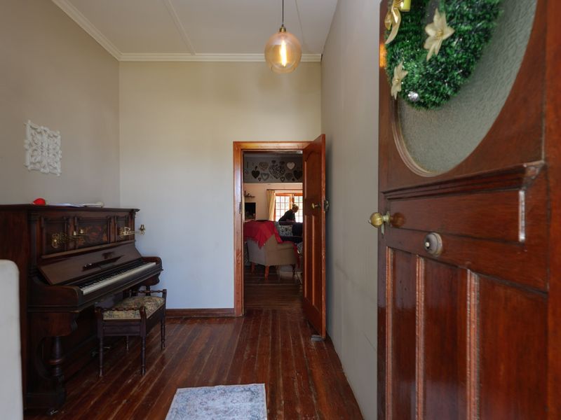 Spacious Home with Flatlet in Prime Location - Photo 5