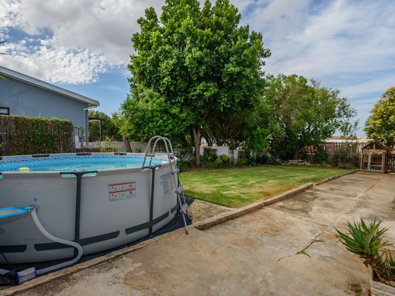 Spacious Home with Flatlet in Prime Location - Photo 9