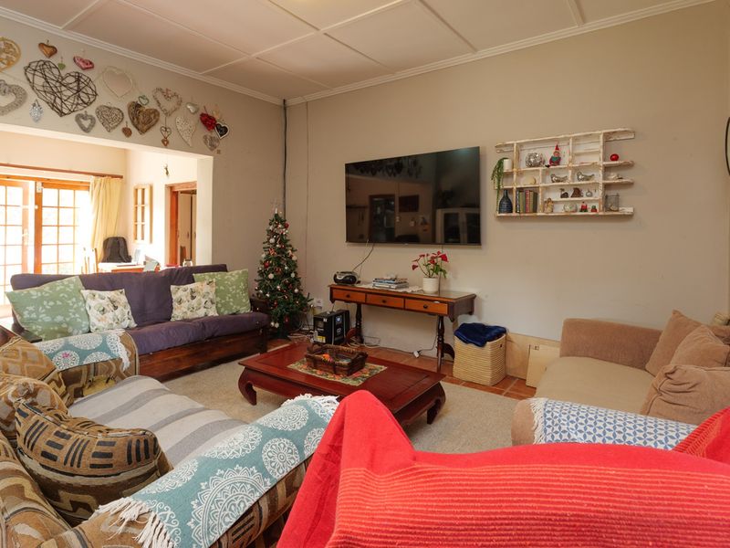 Spacious Home with Flatlet in Prime Location - Photo 6