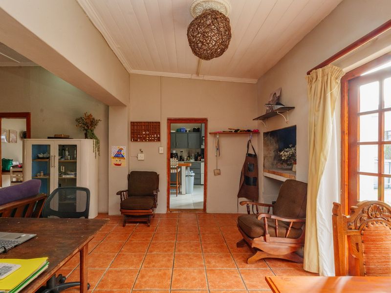 Spacious Home with Flatlet in Prime Location - Photo 7