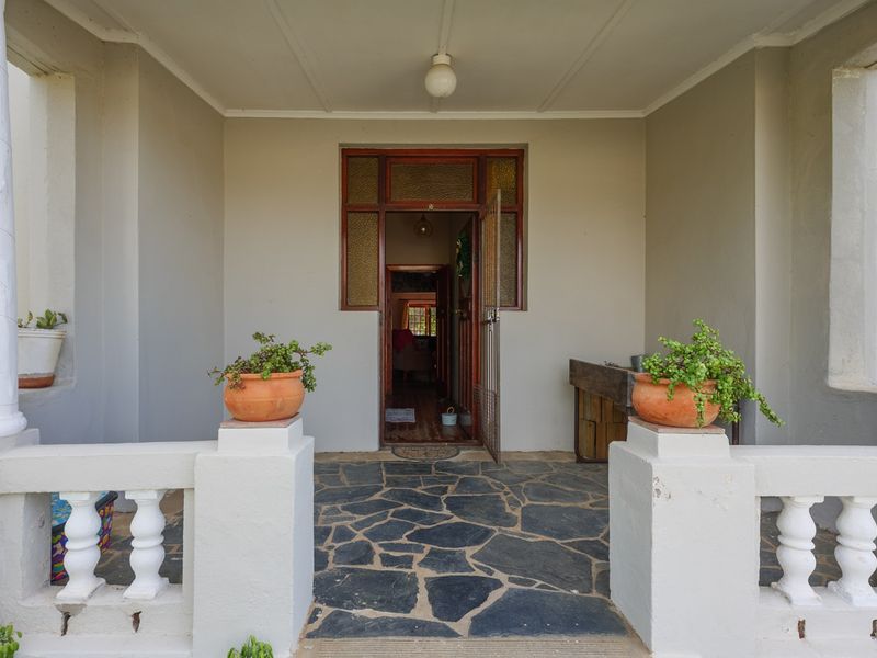 Spacious Home with Flatlet in Prime Location - Photo 3