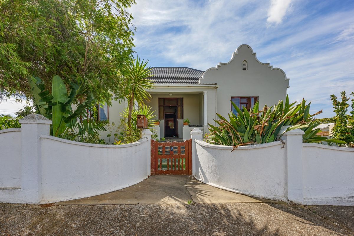 Spacious Home with Flatlet in Prime Location - Photo 2