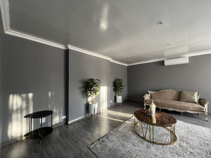 Elegant Family Living in a Secure 24-Hour Waterkloof Ridge Estate. - Photo 8