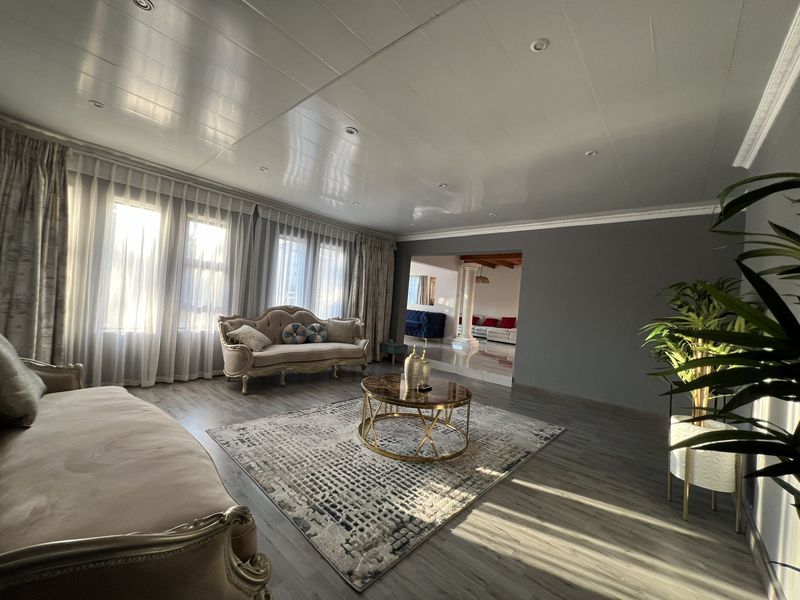 Elegant Family Living in a Secure 24-Hour Waterkloof Ridge Estate. - Photo 9