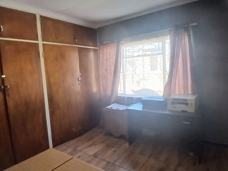 Stunning 4 Bedroom Family Home in Upper Rensburg For Sale R 1 200 000 - Photo 10