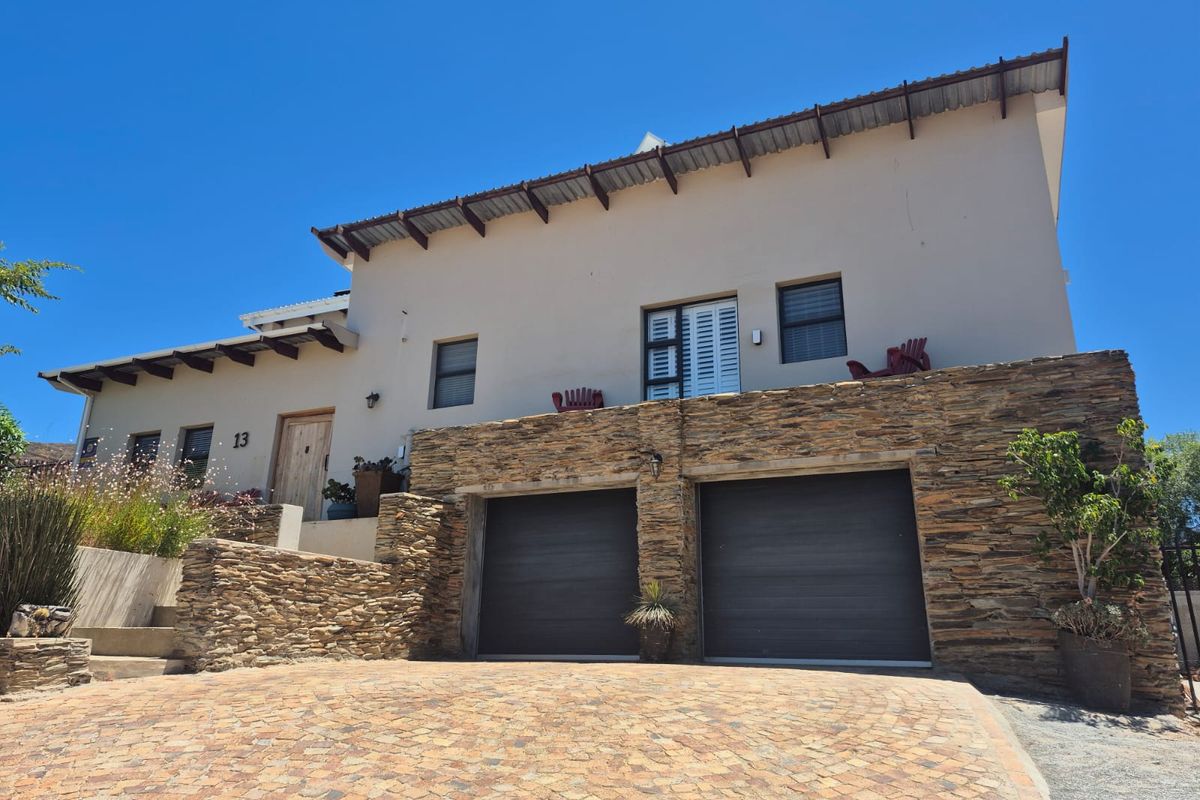 Lifestyle, Views & Solar Living in Sought-After Fairway Heights - Photo 3