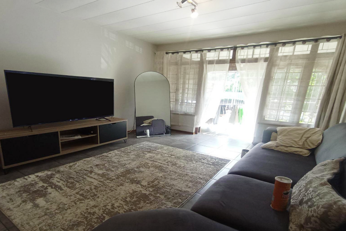 Secure, Low-Maintenance Apartment Close to UKZN - Photo 5