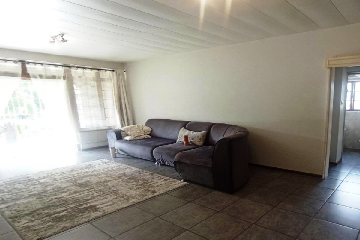 Secure, Low-Maintenance Apartment Close to UKZN - Photo 4