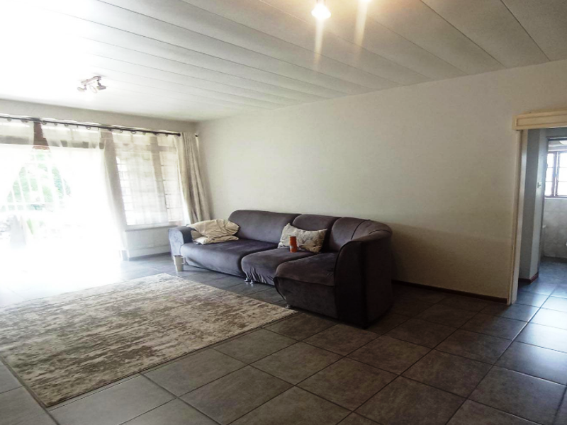 Secure, Low-Maintenance Apartment Close to UKZN - Photo 4