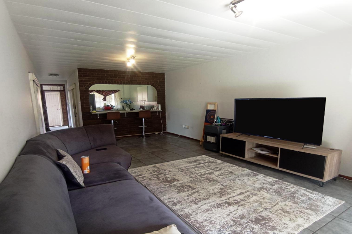 Secure, Low-Maintenance Apartment Close to UKZN - Photo 3