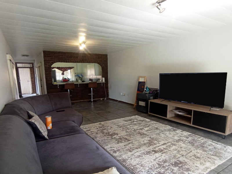 Secure, Low-Maintenance Apartment Close to UKZN - Photo 3