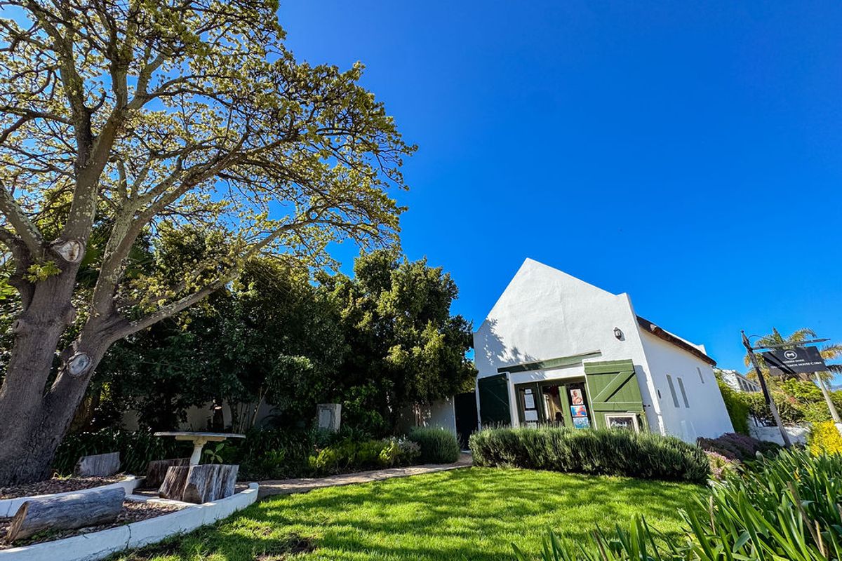 Historic Coach House For Sale In Tulbagh, Church Street, circa 1864 - Photo 2