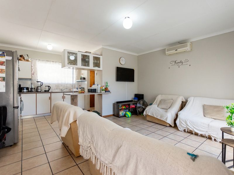 Ideal Starter Home or Lock-Up-and-Go Opportunity - Photo 4