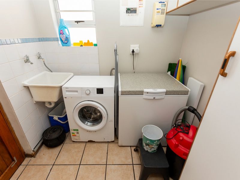 Ideal Starter Home or Lock-Up-and-Go Opportunity - Photo 9