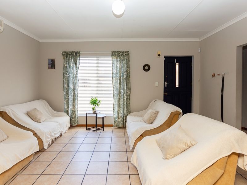 Ideal Starter Home or Lock-Up-and-Go Opportunity - Photo 6