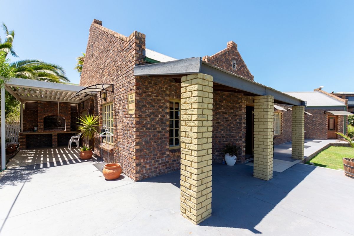 Prime Central Spot with 2 Income-Boosting Flatlets! - Photo 3