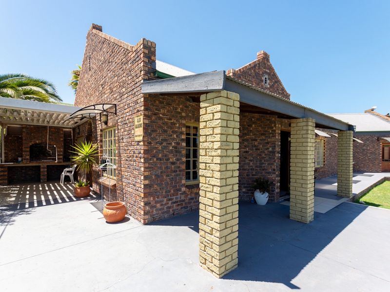 Prime Central Spot with 2 Income-Boosting Flatlets! - Photo 3