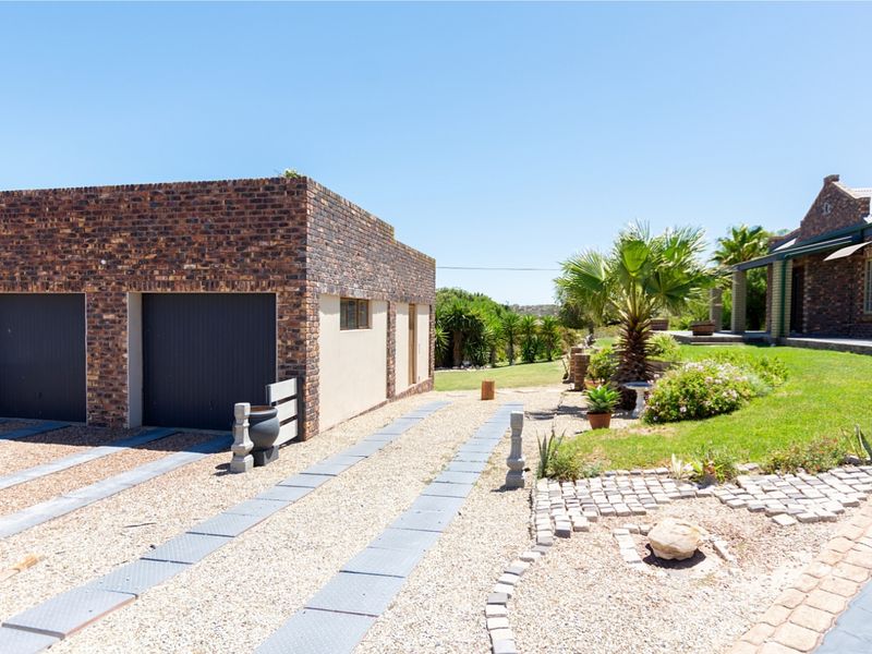 Prime Central Spot with 2 Income-Boosting Flatlets! - Photo 2