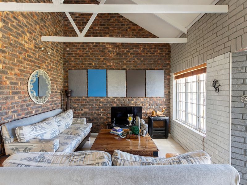 Prime Central Spot with 2 Income-Boosting Flatlets! - Photo 8