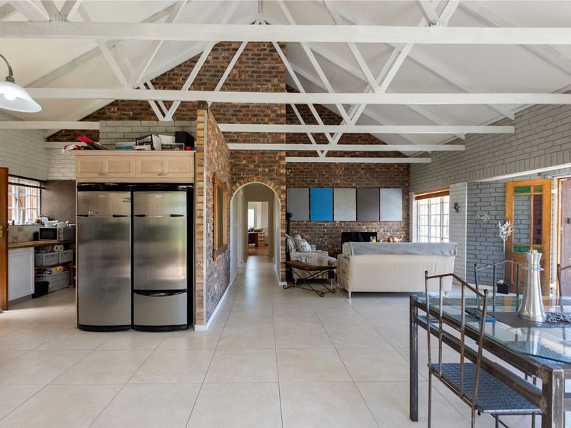 Prime Central Spot with 2 Income-Boosting Flatlets! - Photo 10