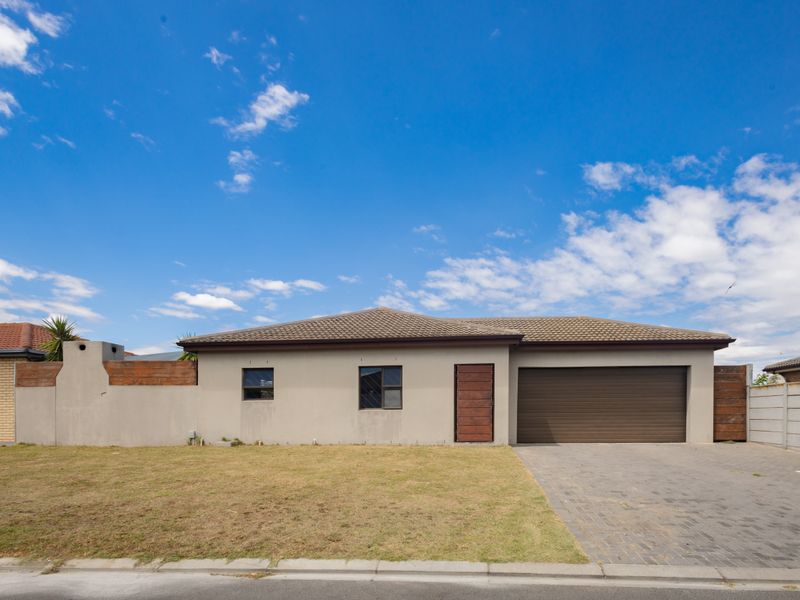 Delightful Family Home - Photo 4