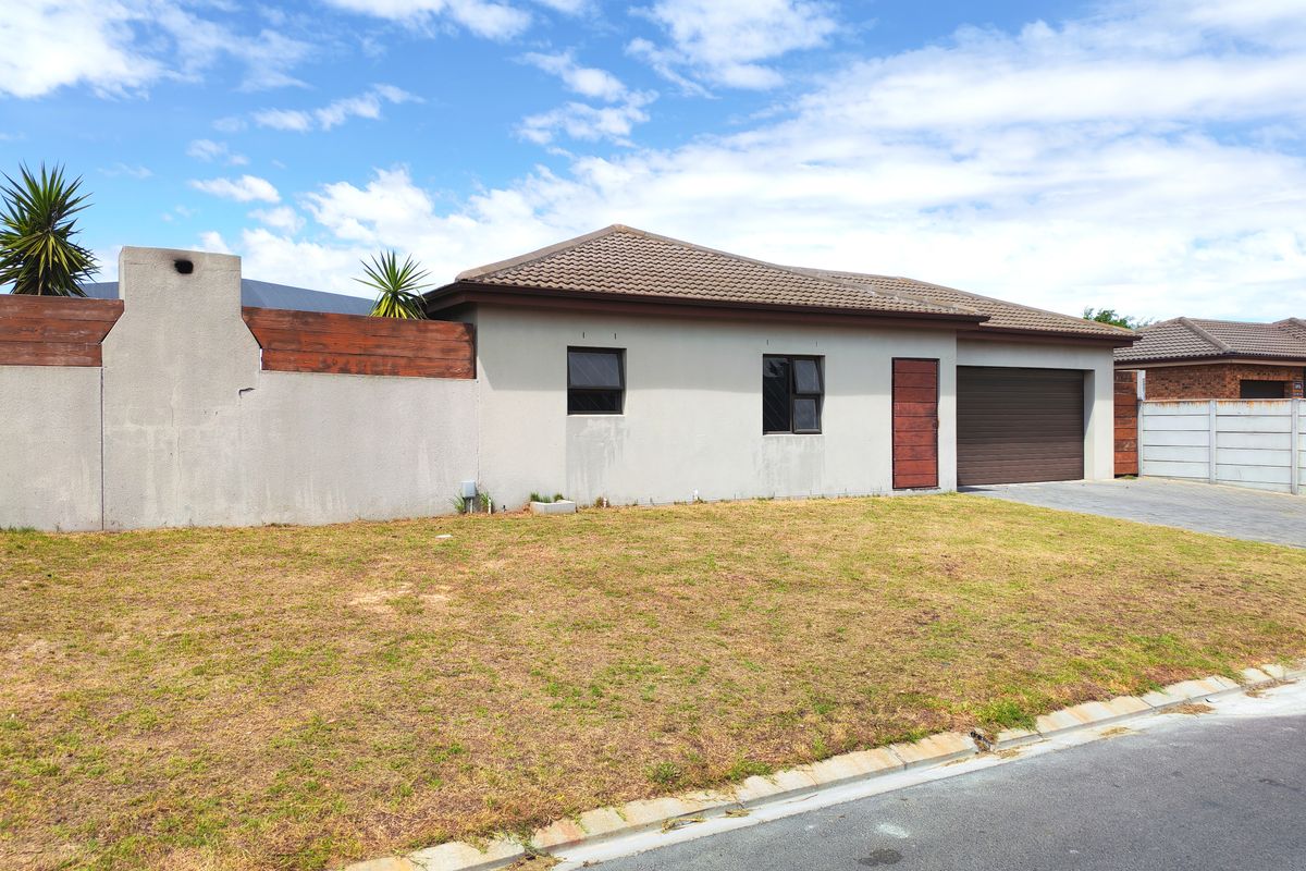 Delightful Family Home - Photo 2