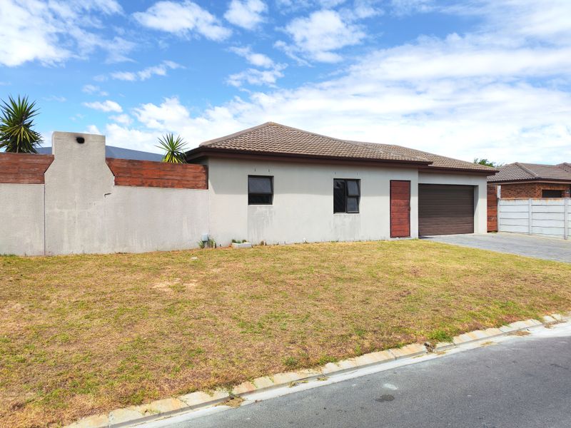 Delightful Family Home - Photo 2