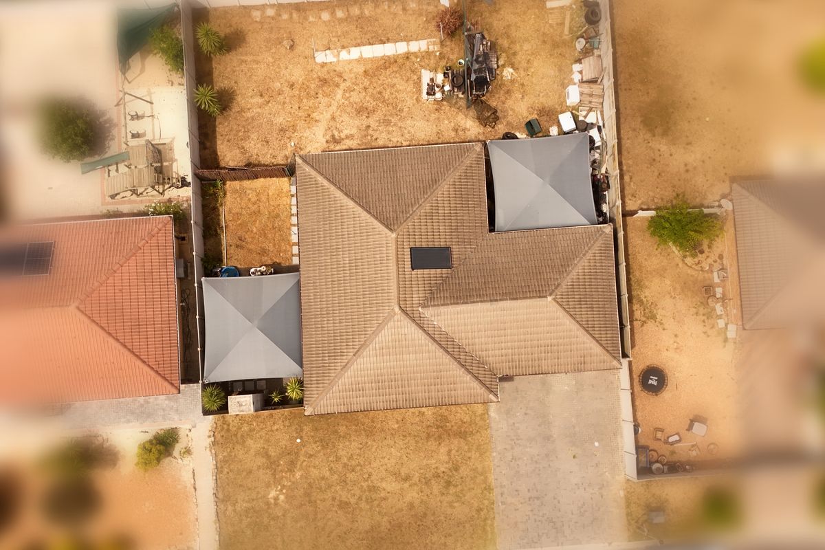 Delightful Family Home - Photo 3