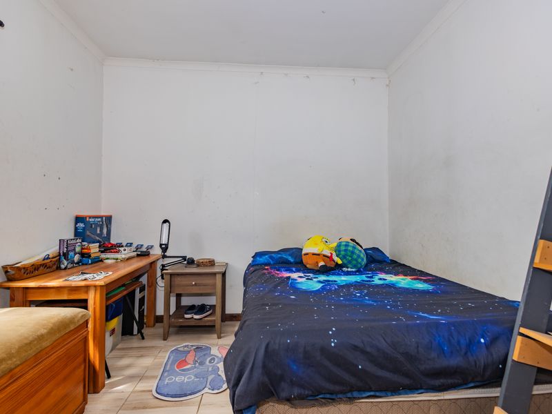 Delightful Family Home - Photo 9