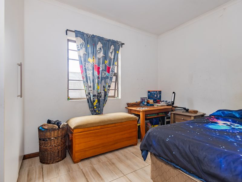 Delightful Family Home - Photo 8