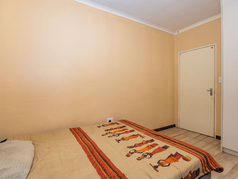 Delightful Family Home - Photo 7