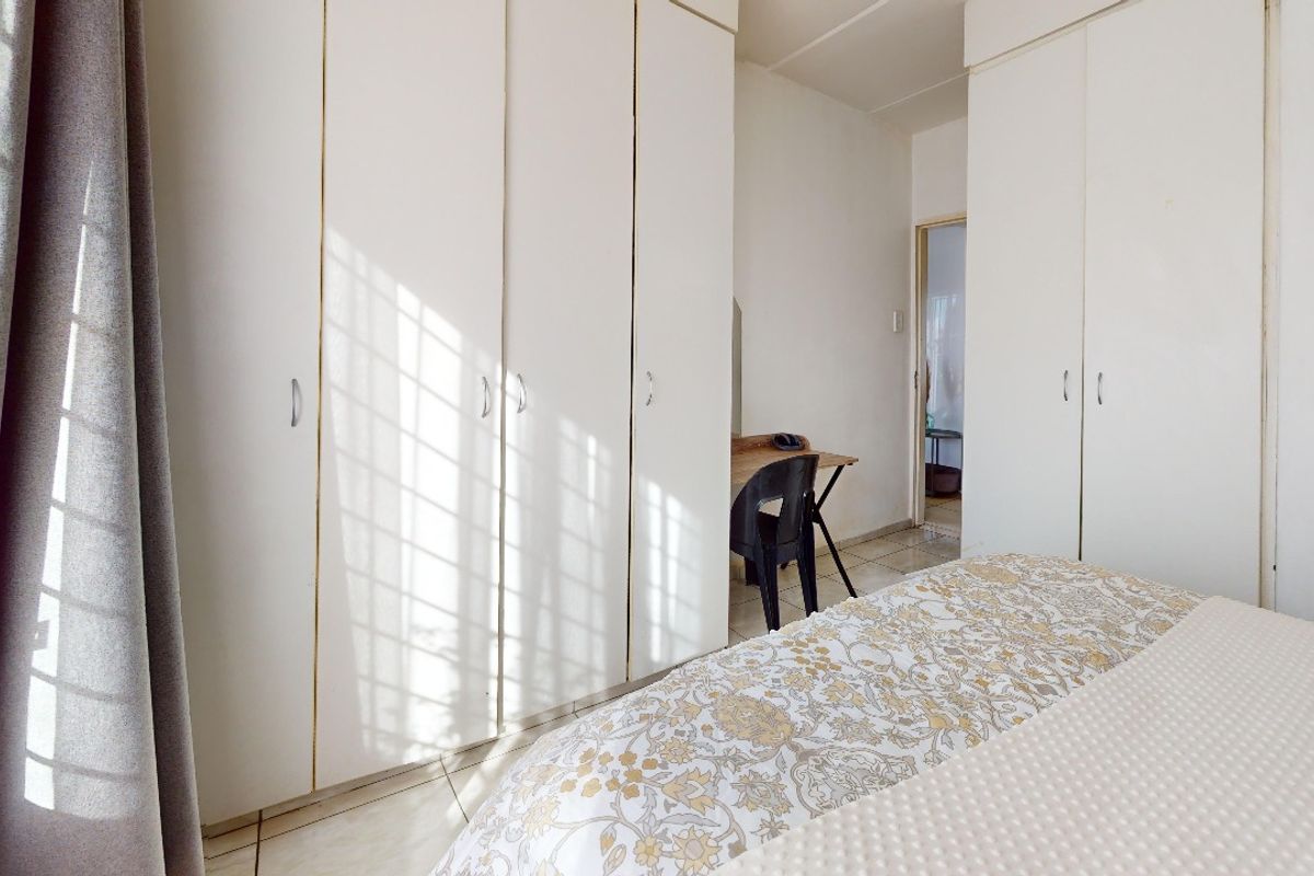 Immaculate contemporary ground unit to let in security estate! - Photo 4